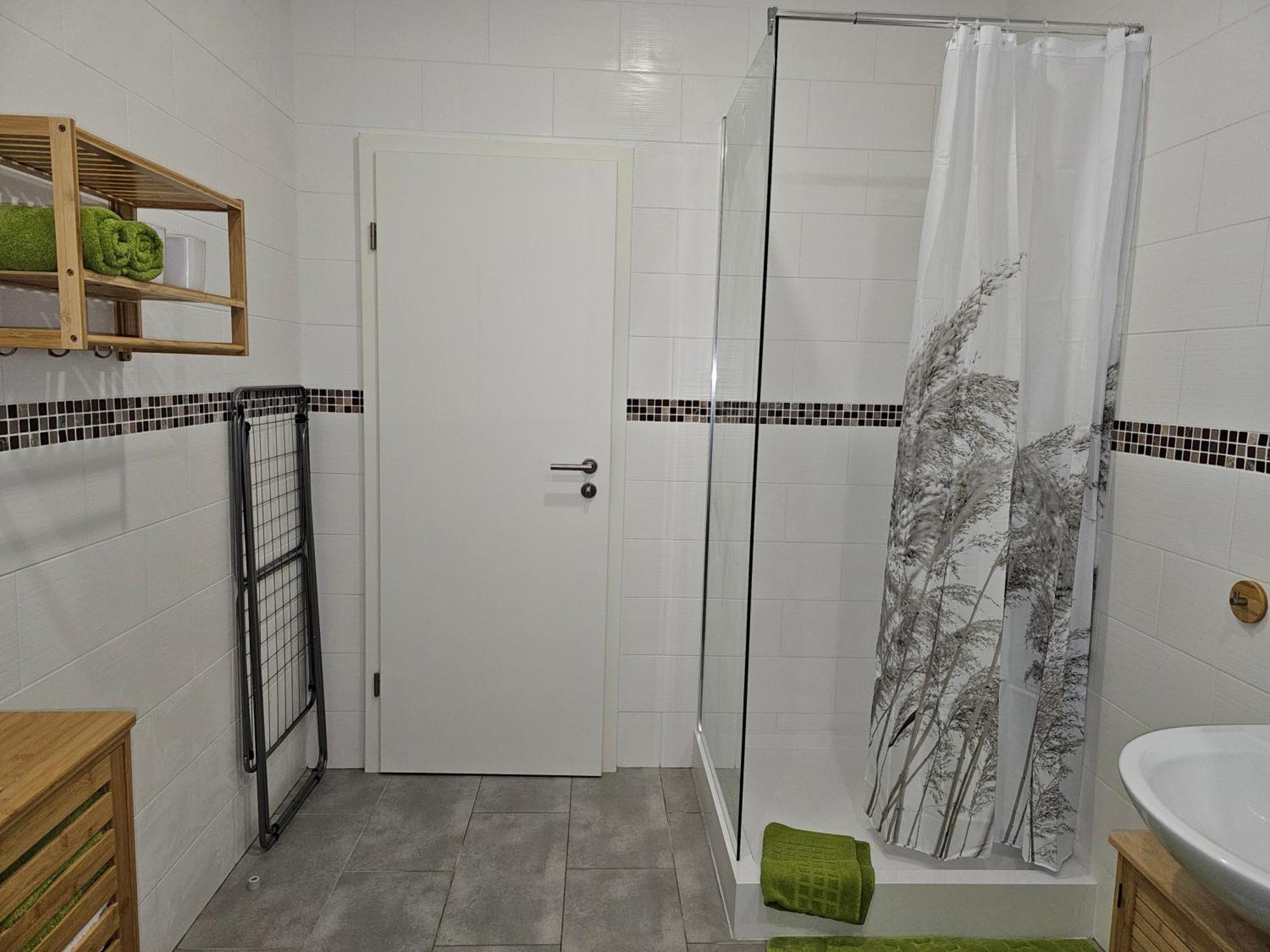 Warburg, Fewo "Sweet Home" 2,5 Zi- Eg-Separater Eingang - Parkplatz - Terasse- Komfortabel,Renoviert Exterior foto
